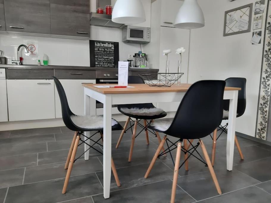 Bello Apartamento Graben-Neudorf Exteriör bild