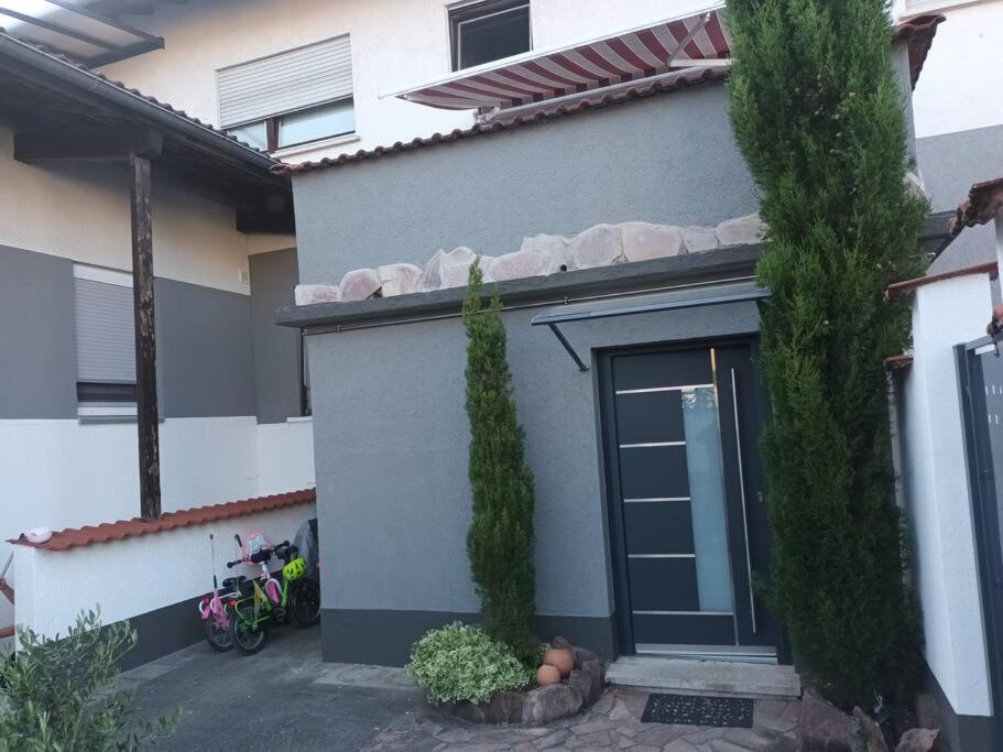 Bello Apartamento Graben-Neudorf Exteriör bild